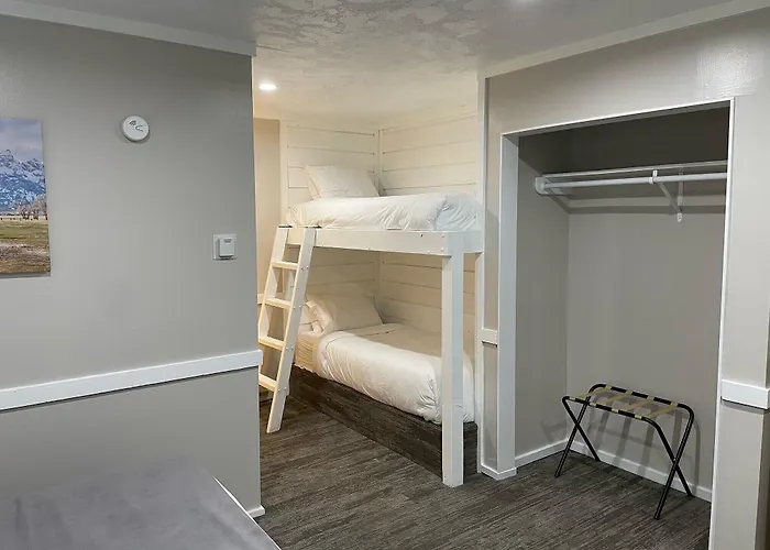 Pony Express Motel 2*